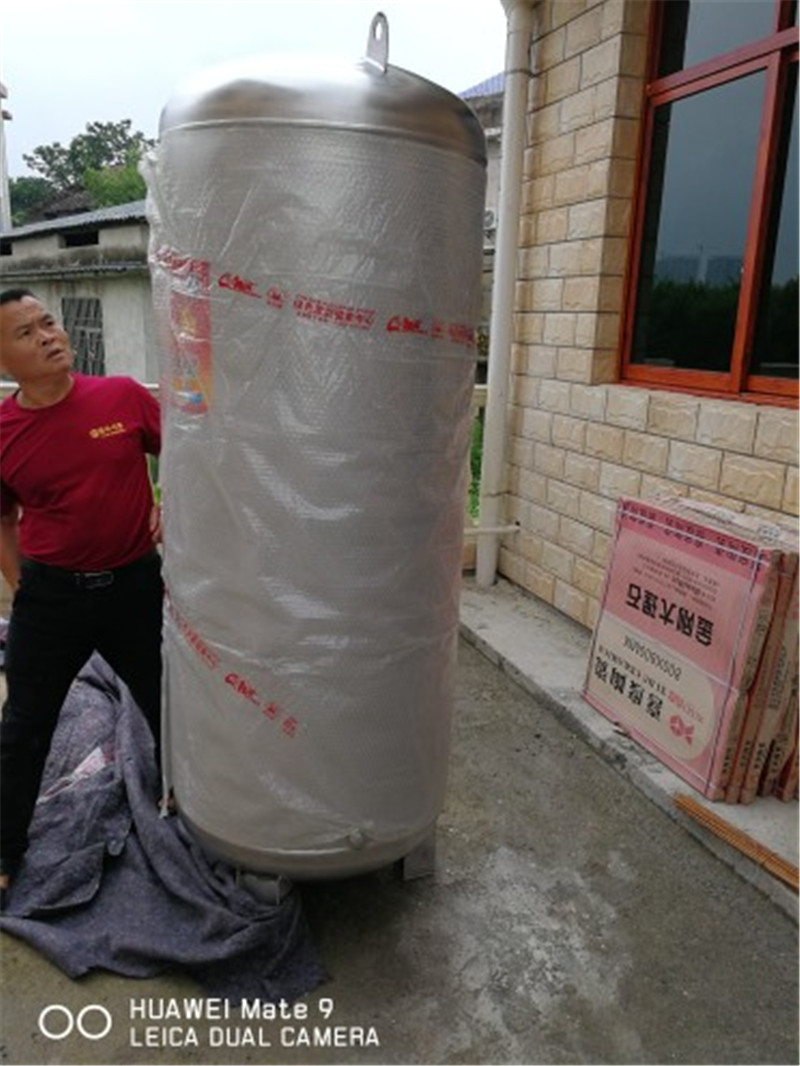 狀元雨無塔供水器壓力罐大罐安裝實(shí)拍
